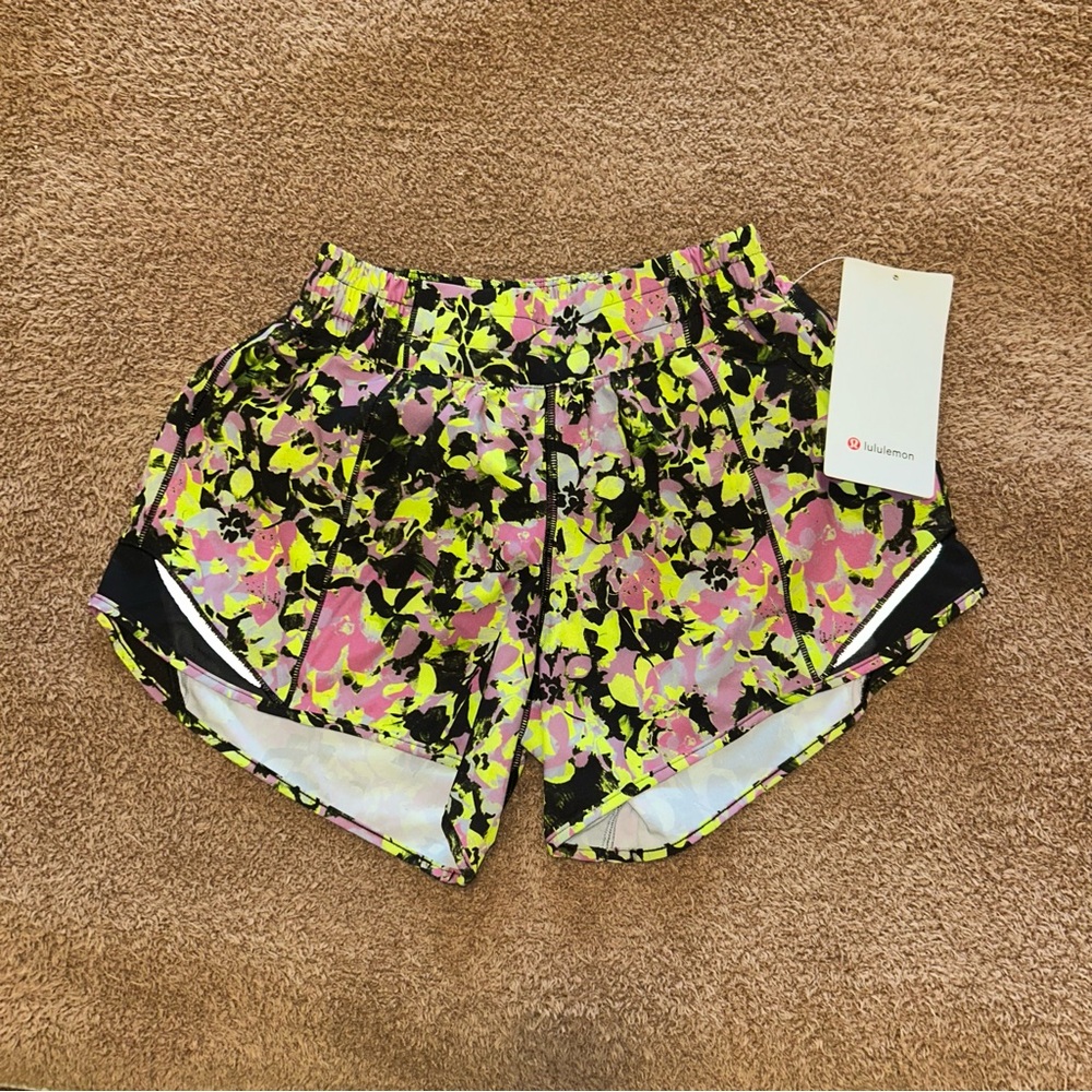Lululemon Hotty Hot LR Short 4” Lined Size 4